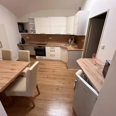 Ubytovani V Podzamci Apartment Usov