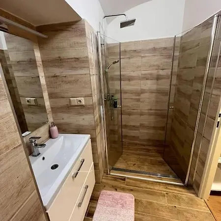 Apartment Ubytovani V Podzamci *
