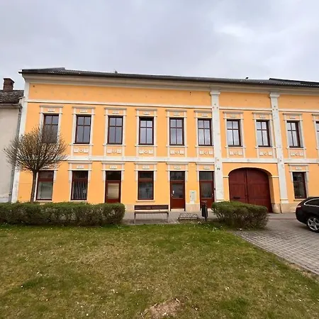 Ubytovani V Podzamci * Usov